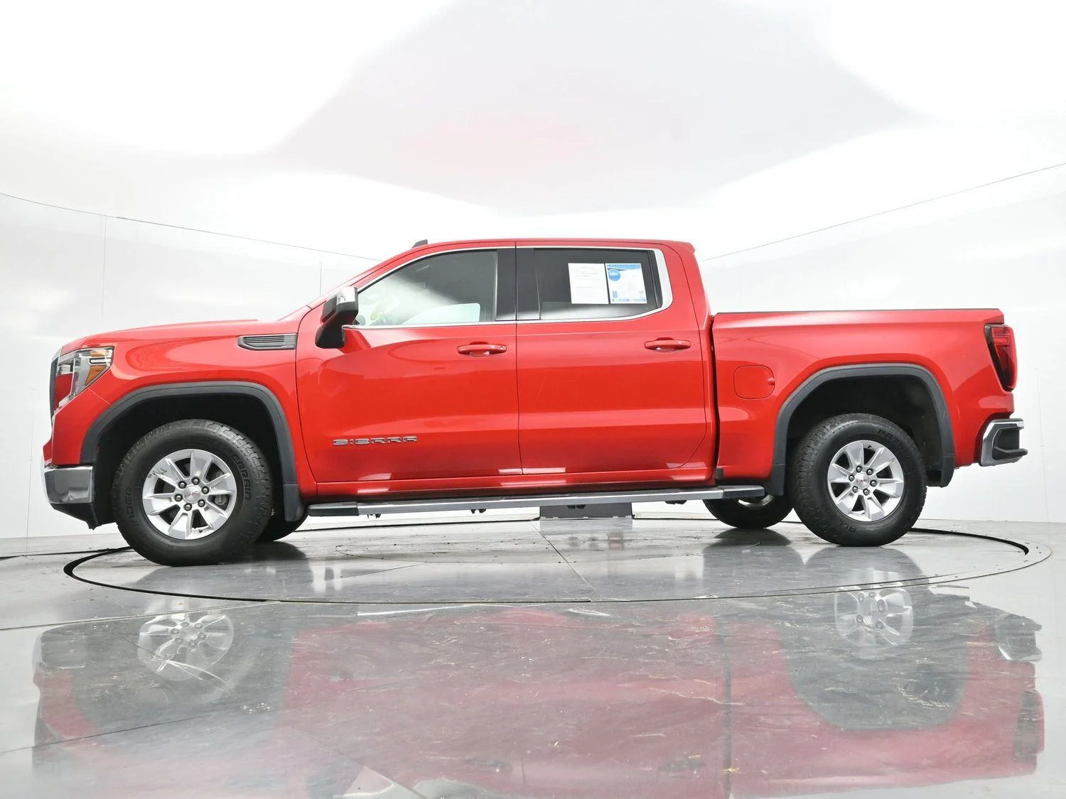 Used 2022 Cardinal Red GMC SLE image 45