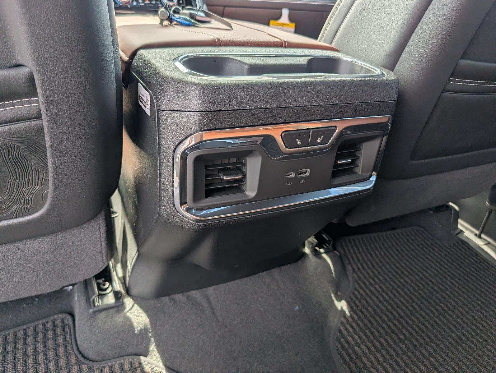 New 2026 Glacier White Tricoat GMC Denali Ultimate image 32