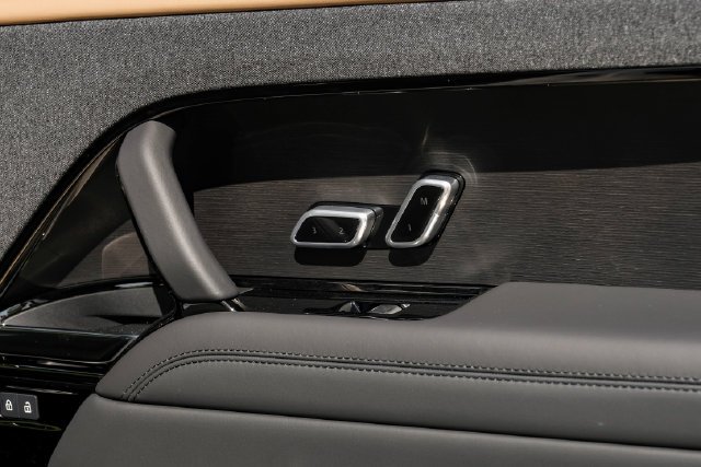New 2027 Fuji White Land Rover Dynamic SE image 58