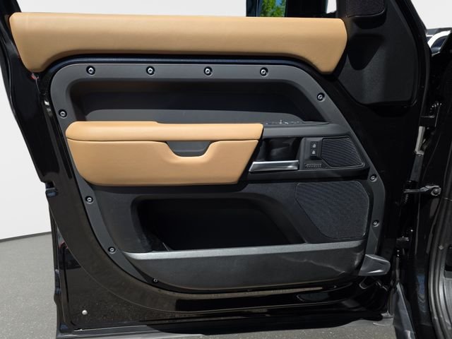 New 2026 Santorini Black Land Rover X-Dynamic SE image 19