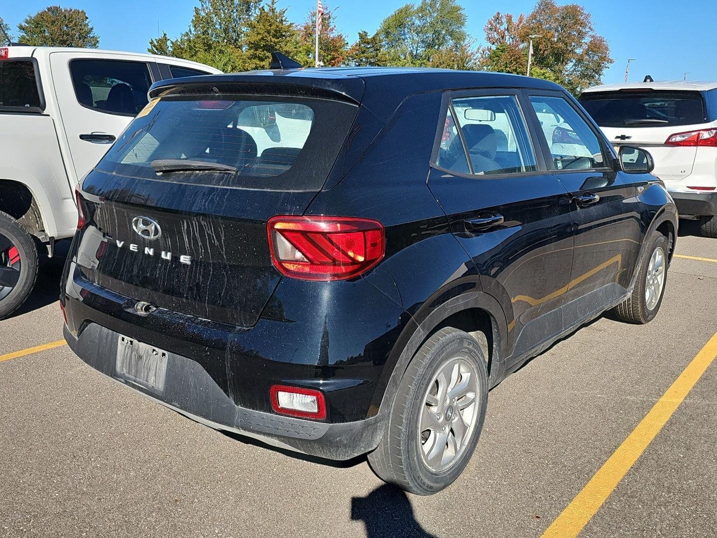 2021 Hyundai Venue SE photo 2