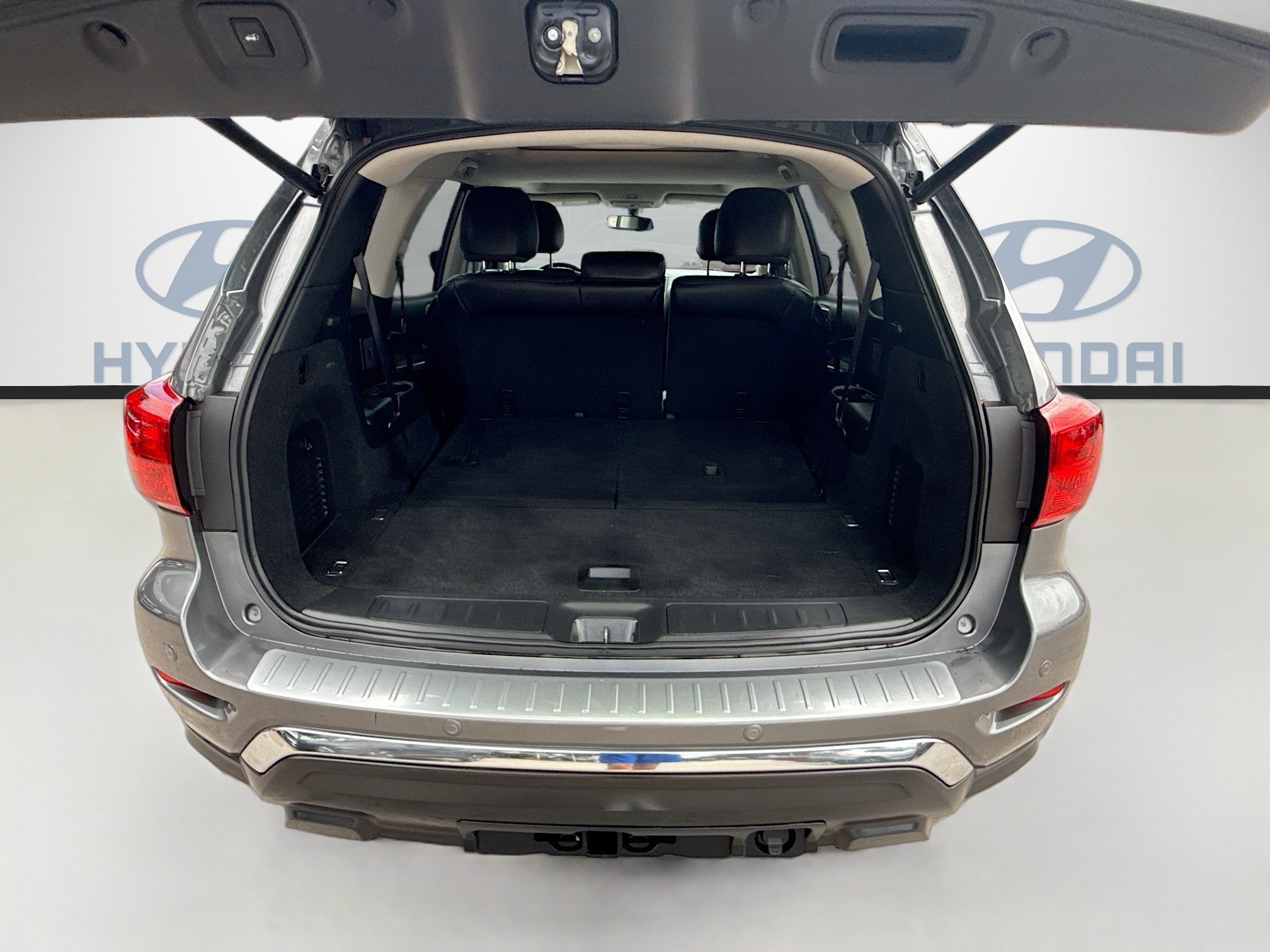 Used 2020 Gun Metallic Nissan Platinum image 25