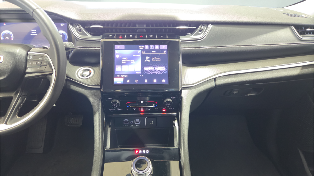 Used 2023 White Jeep Laredo image 22
