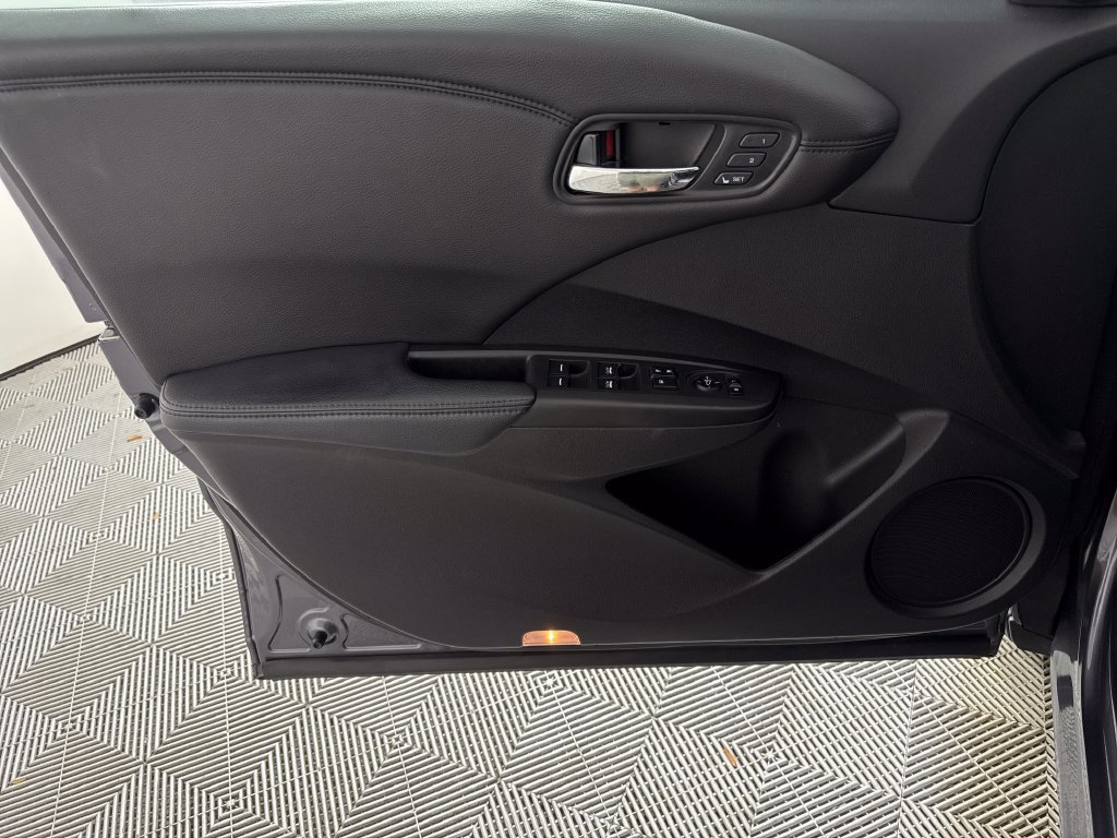 Used 2018  Acura Technology Package image 9