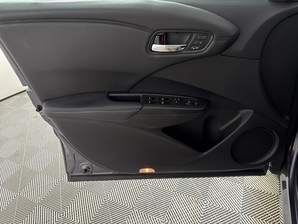 Used 2018  Acura Technology Package image 9