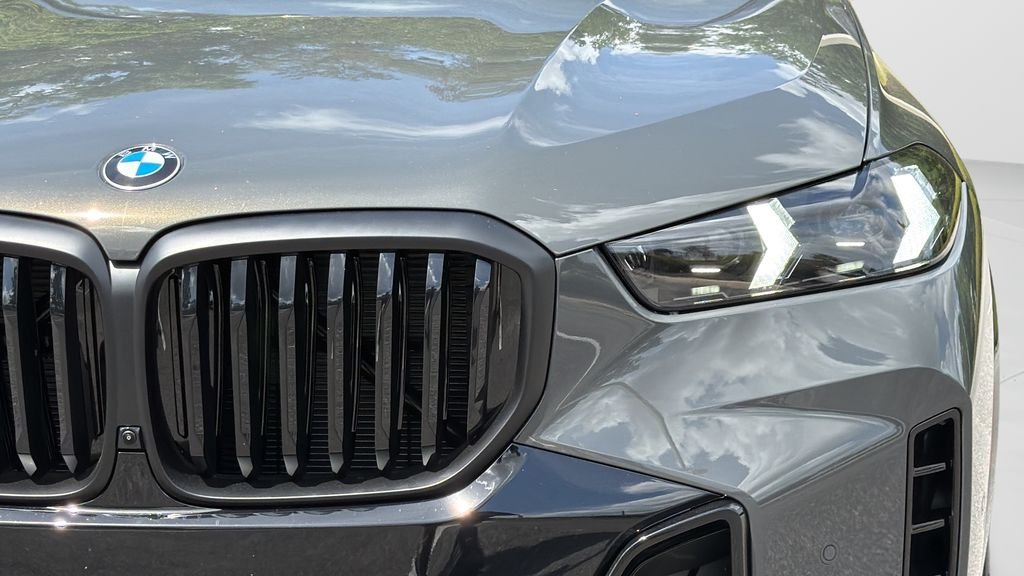New 2026 Dravit Grey Metallic BMW xDrive40i image 26