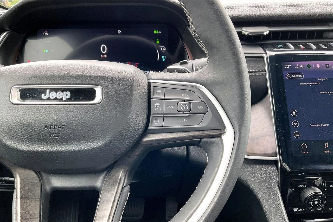 Used 2024 Silver Jeep 4xe image 32