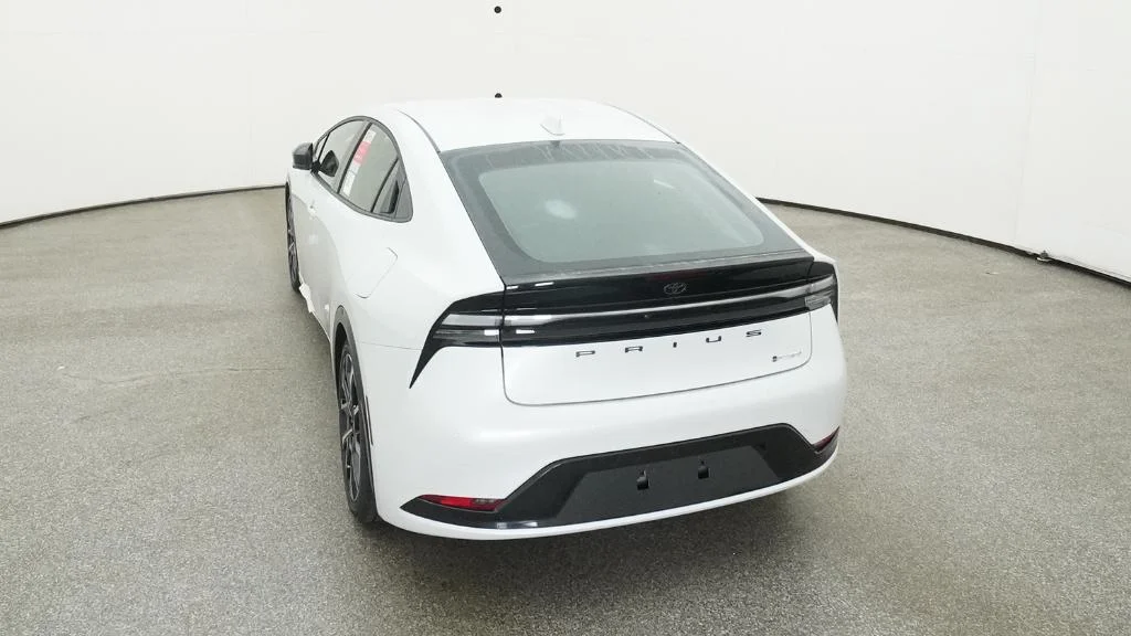 2025 Toyota Prius XSE - Photo 17