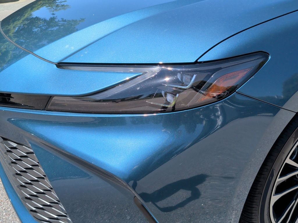 Certified Used 2025  Toyota XLE image 7