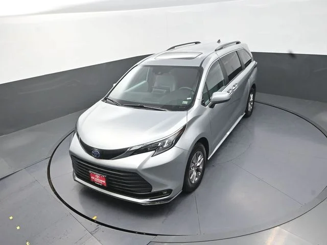 Used 2025 Silver Toyota XLE image 24