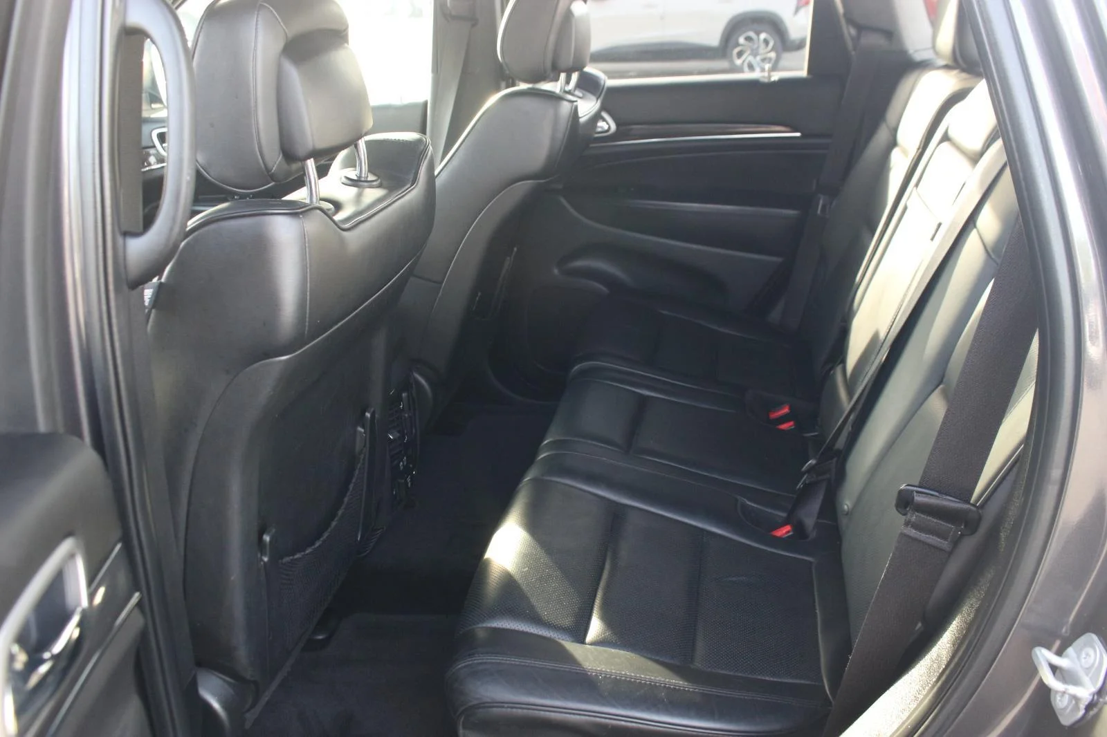 Used 2018 Grey Jeep Overland image 30