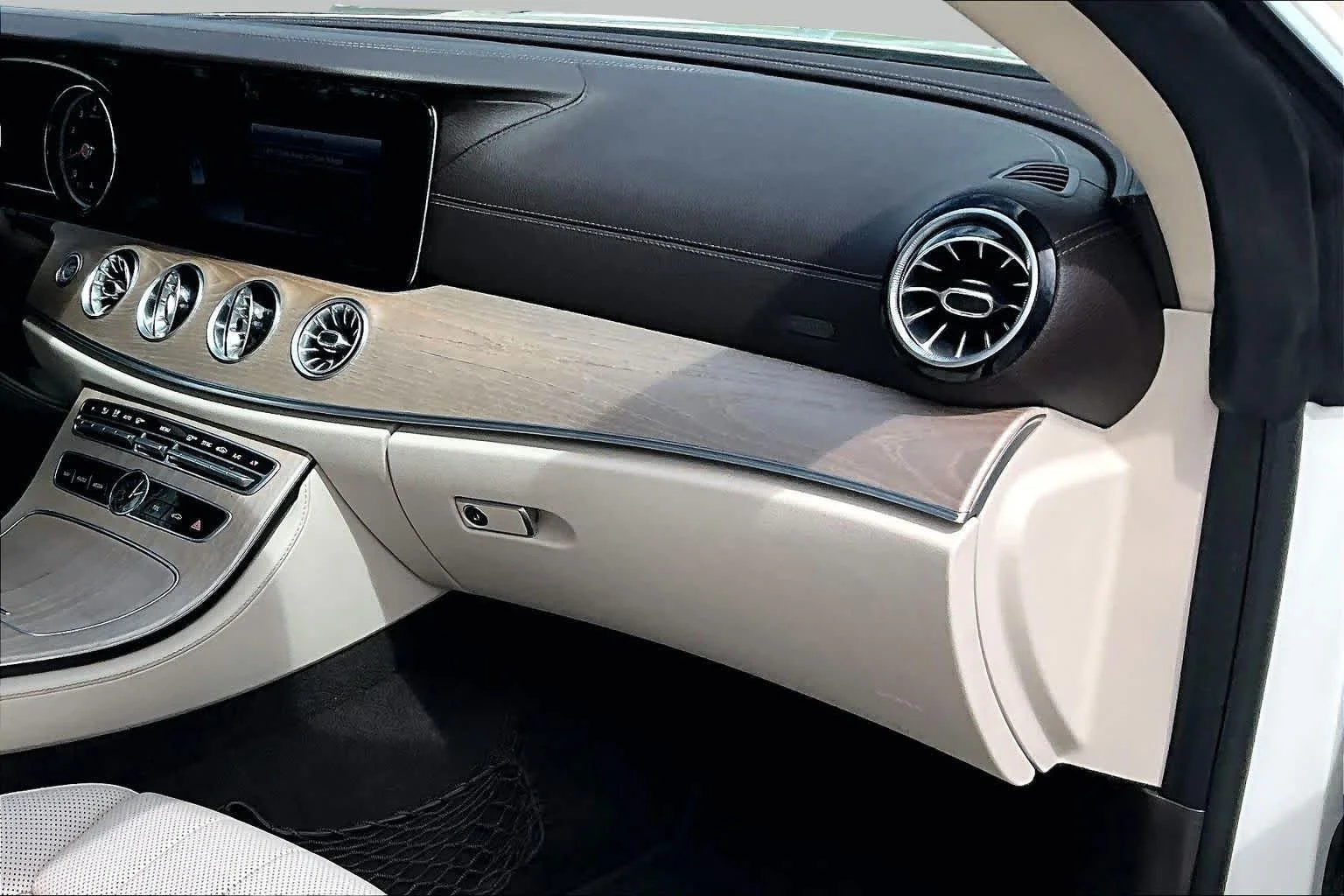 Used 2018 designo Diamond White Mercedes-Benz E 400 image 19