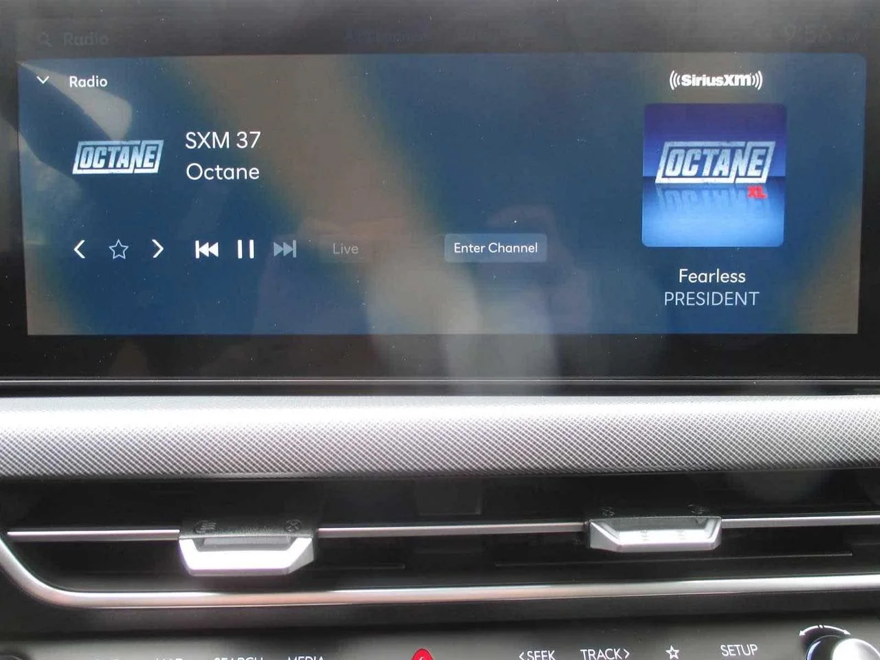 New 2025 Silver Hyundai SEL image 7