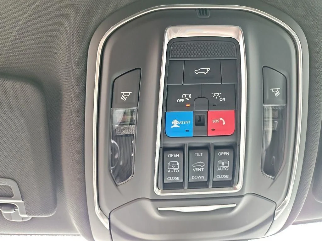 New 2026 Silver Zynith Exterior Paint Jeep Limited Reserve image 24