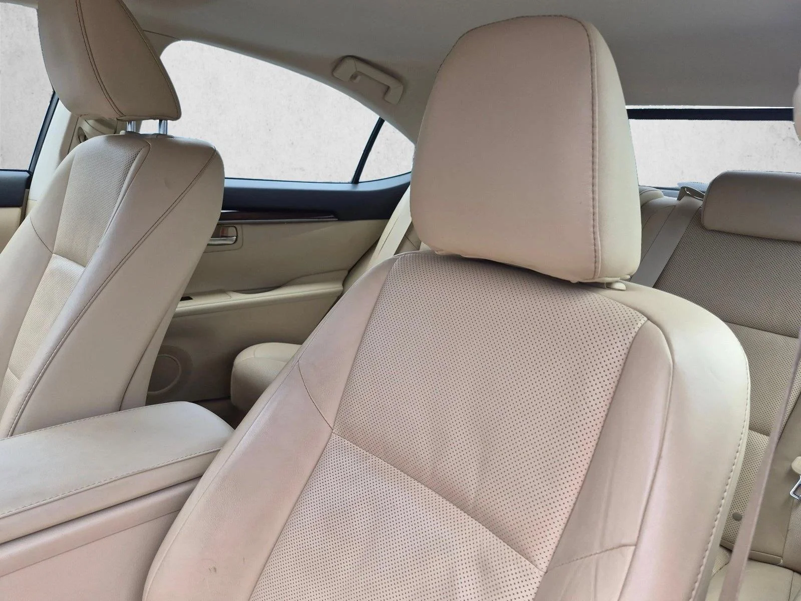 Used 2015 Starfire Pearl Lexus  image 5