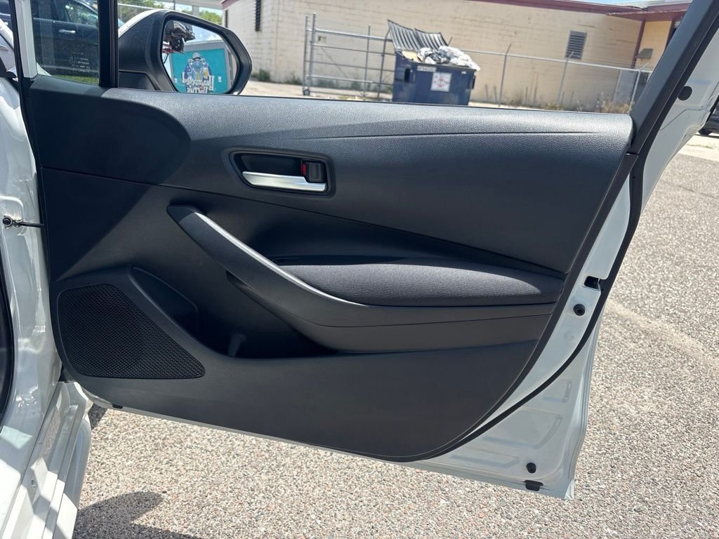 Used 2020 White Toyota LE image 17