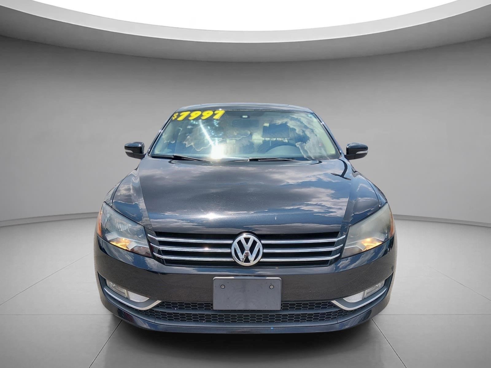 Used 2015 Black Uni Volkswagen 1.8T SE w/Sunroof & Nav image 8