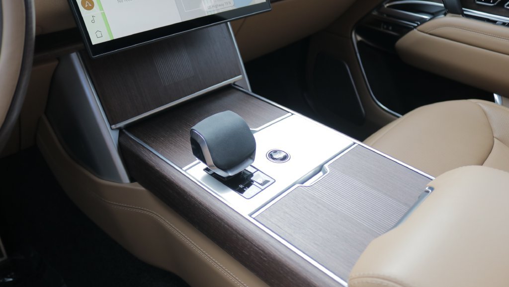 Used 2024 White Land Rover Autobiography image 26