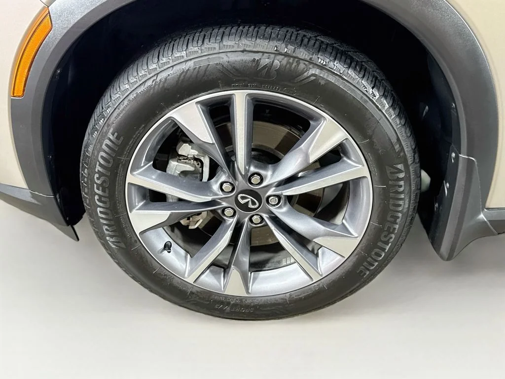 Certified Used 2024 Silver INFINITI LUXE image 45