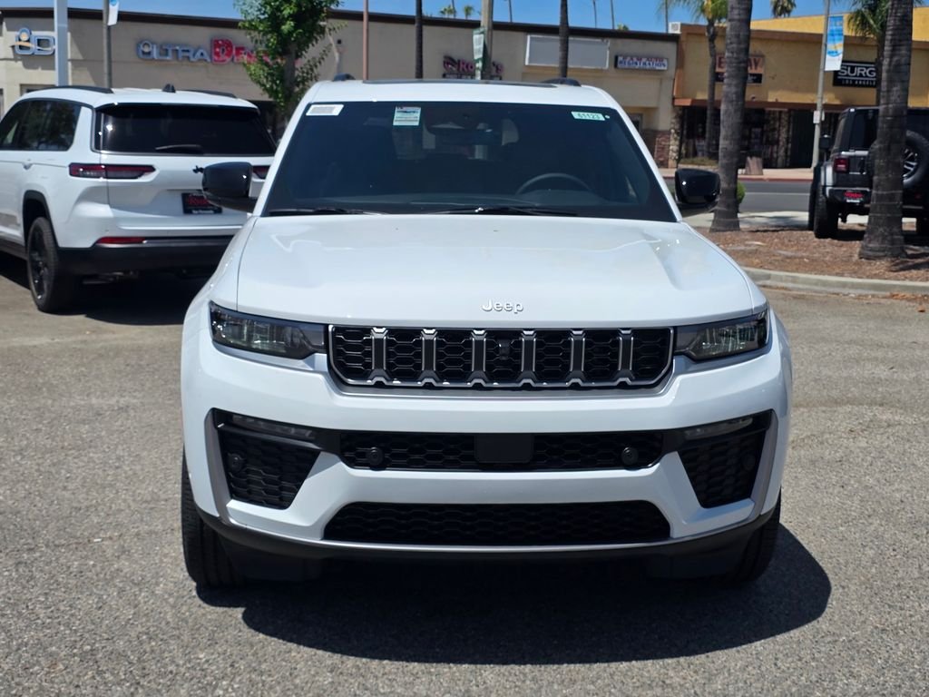 New 2026 Bright White Clear-Coat Exterior Paint Jeep Limited image 2