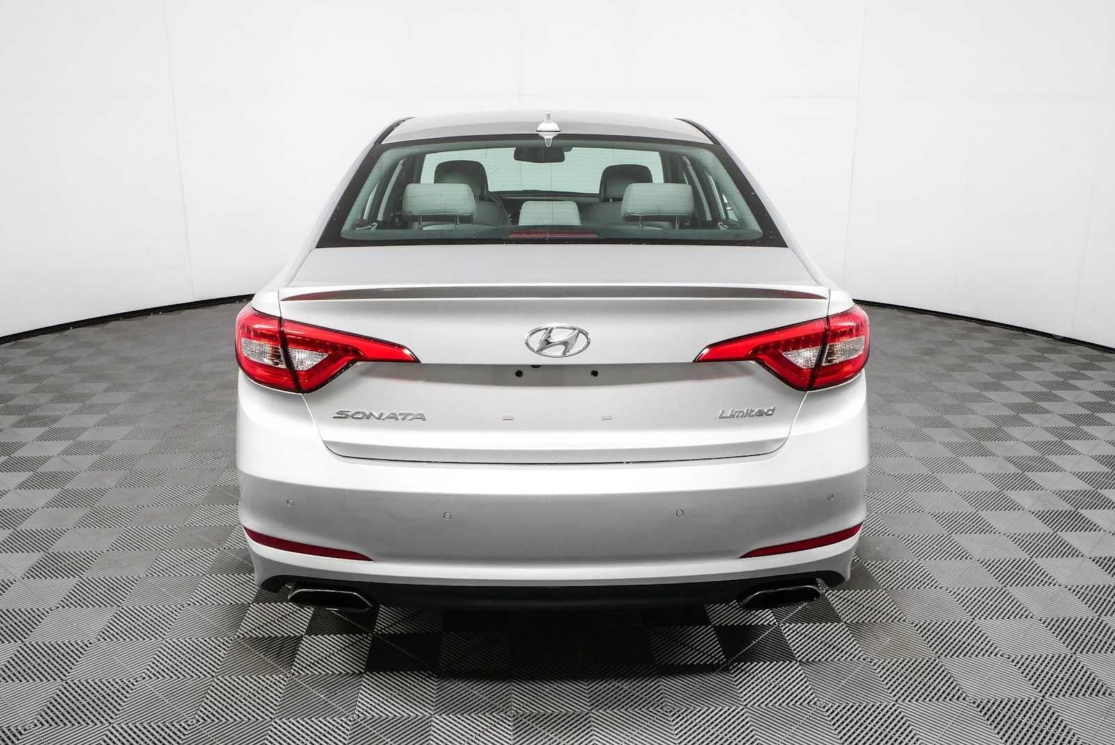 Used 2017 Symphony Silver Hyundai Limited image 28