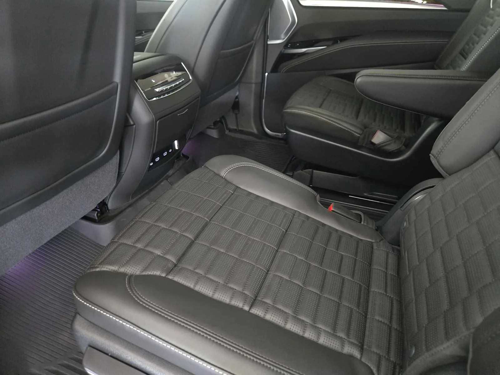 2026 Cadillac Escalade Platinum Sport - Photo 20
