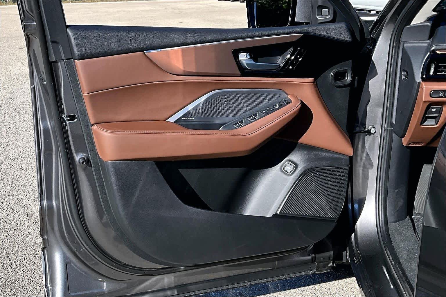 New 2026 Liquid Carbon Metallic Acura w/Technology Package image 10