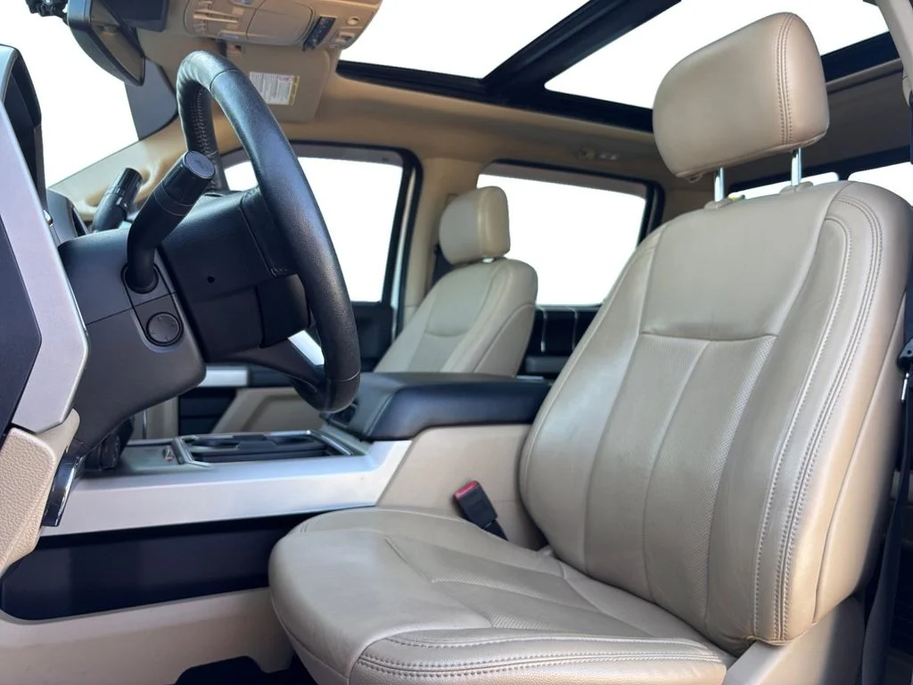 Used 2020 White Ford Lariat image 28