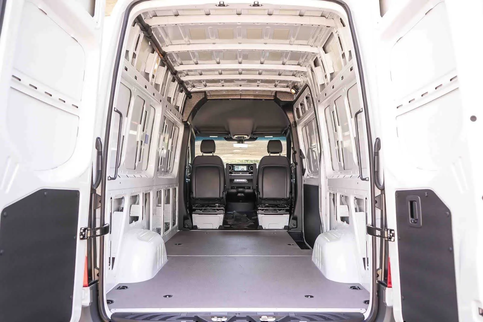New 2026 Arctic White Mercedes-Benz Cargo 144WB High Roof AWD 2.0L I4 Diesel Turbo HO image 32