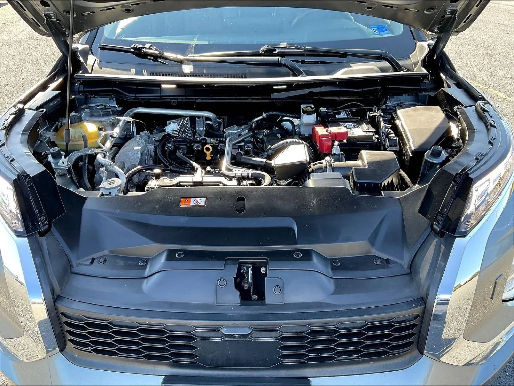 Used 2022 Silver Mitsubishi SEL image 34