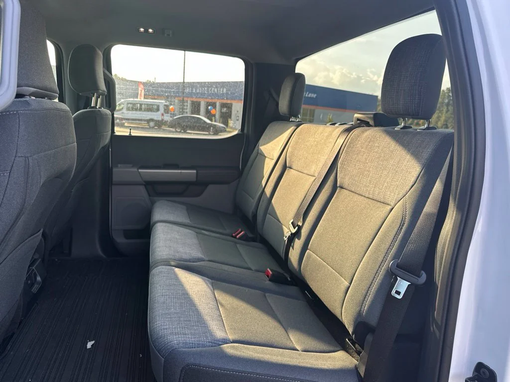 Used 2025 Oxford White Ford XLT image 6