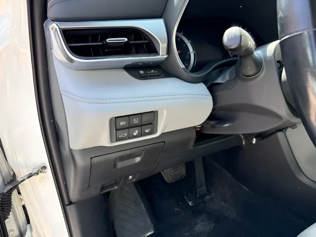 Used 2021 White Toyota Platinum image 20