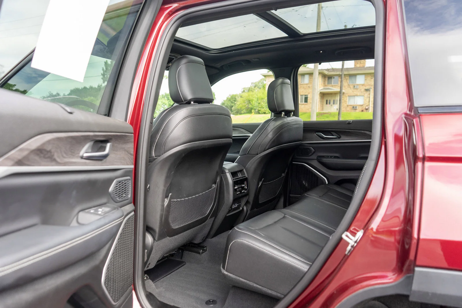 Used 2024 Velvet Red Pearlcoat Jeep Limited image 31