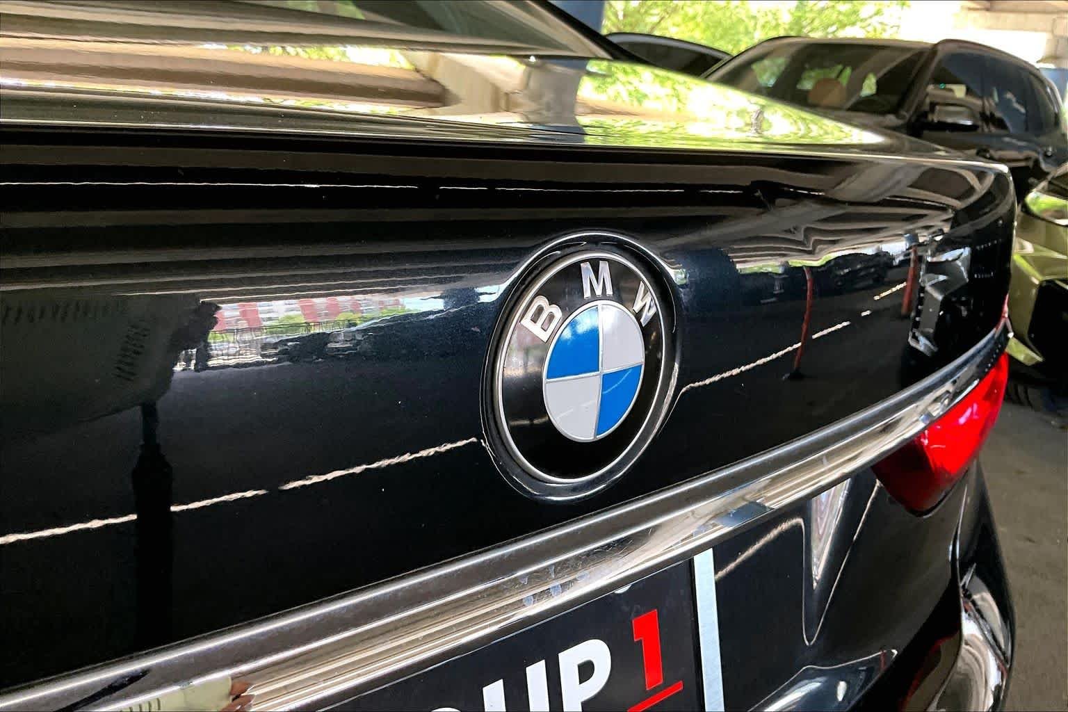 Used 2018 Black Sapphire Metallic BMW 740i image 9