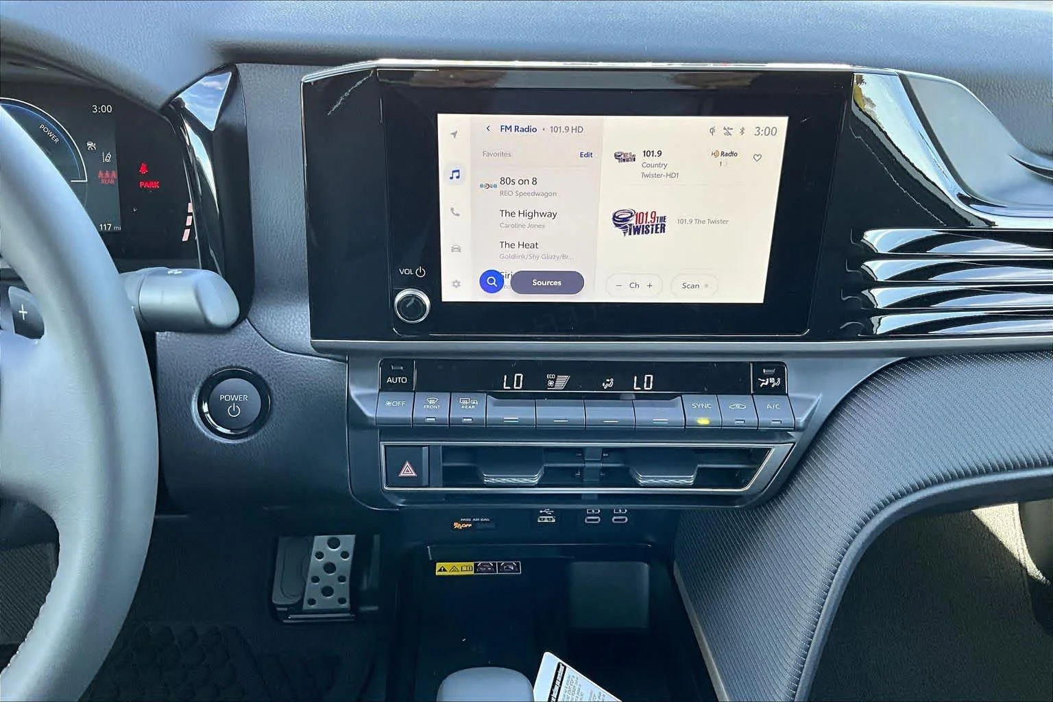 2026 Toyota Camry SE - Photo 6