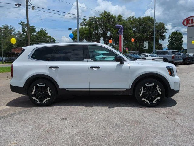 Certified Used 2025 White Kia S image 4