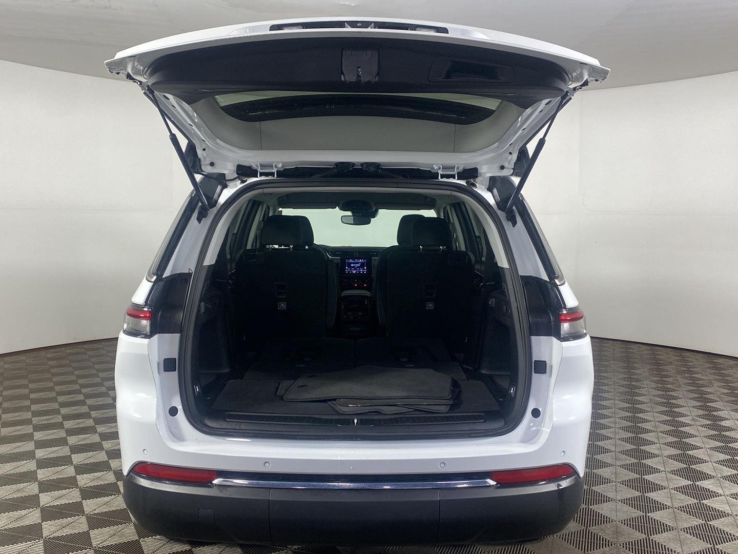 Used 2023 Bright White Clearcoat Jeep Laredo image 28