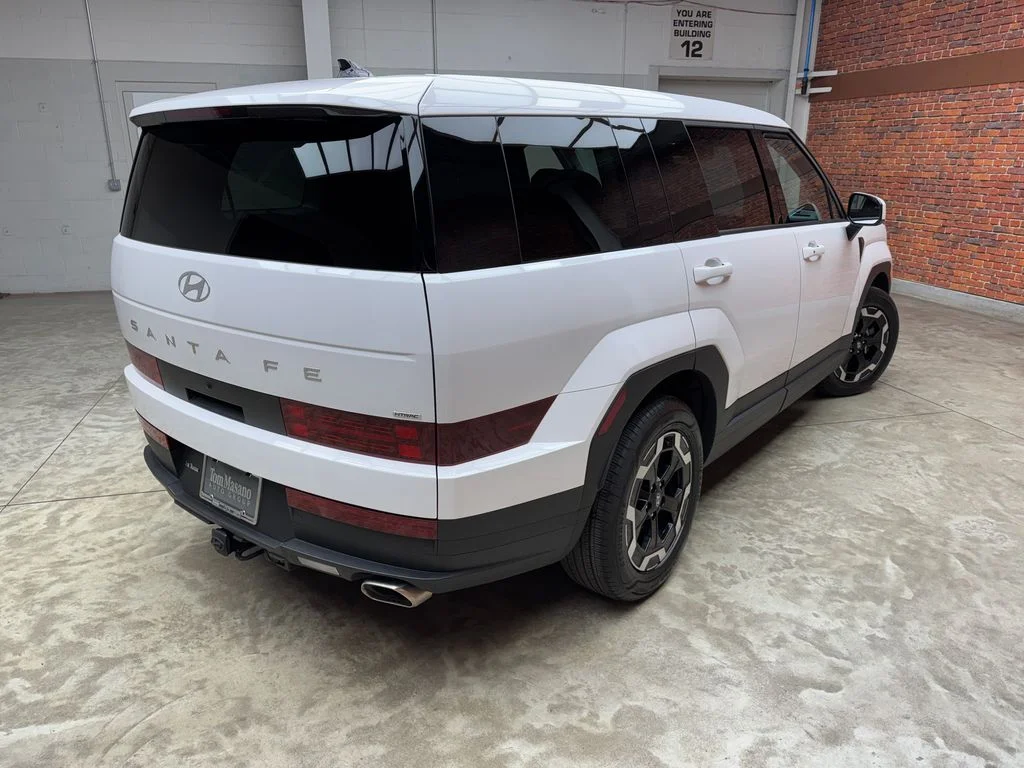 Certified Used 2025 White Hyundai SE image 5