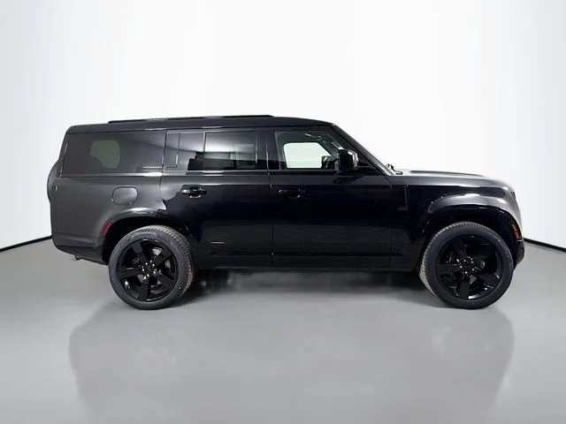 New 2026 Santorini Black Land Rover V8 image 4