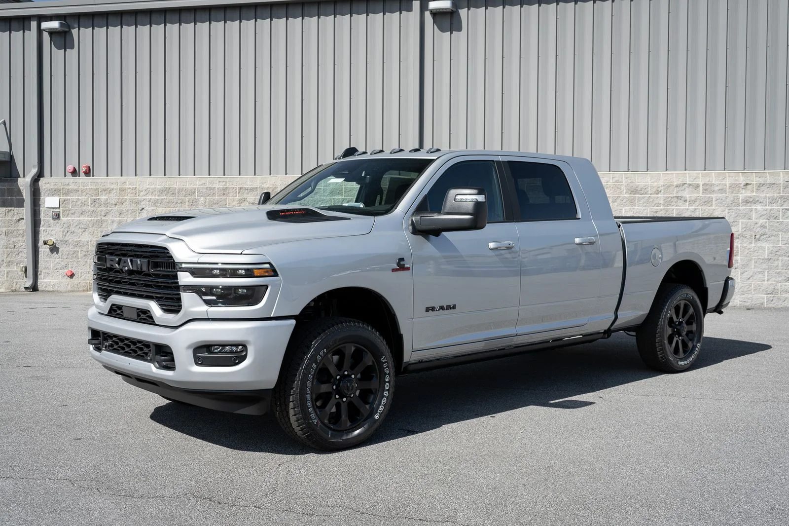 New 2026 Silver-Zynith Exterior Paint RAM Laramie image 3