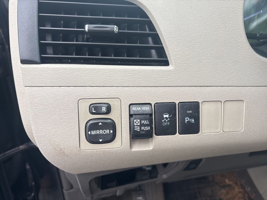 Used 2013 Black Toyota XLE image 22