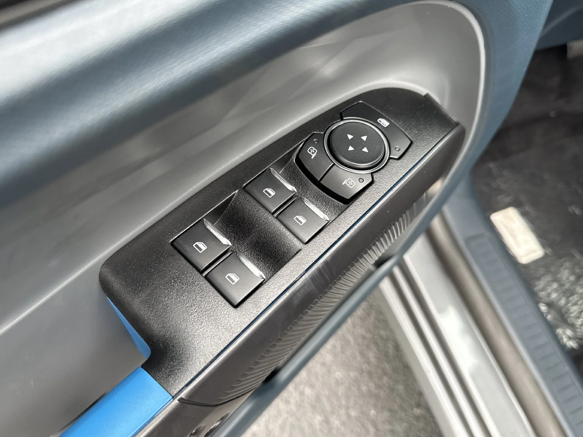 New 2026 Carbonized Gray Metallic Ford Lobo™ image 16