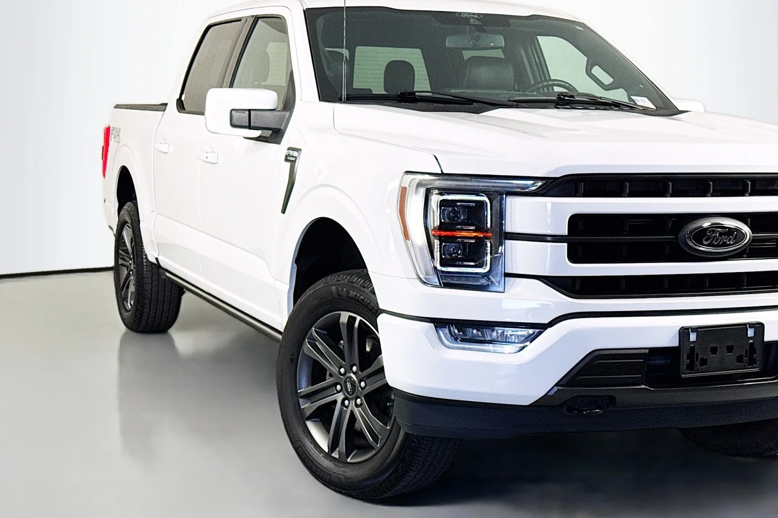 Used 2021 Oxford White Ford LARIAT 4X4 SUPERCREW image 15
