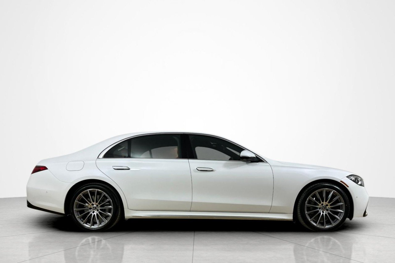 Used 2024 MANUFAKTUR Moonlight White Metallic Mercedes-Benz S 580e image 6
