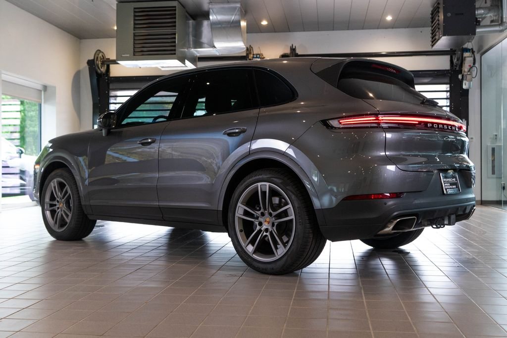 Used 2025  Porsche Base image 3