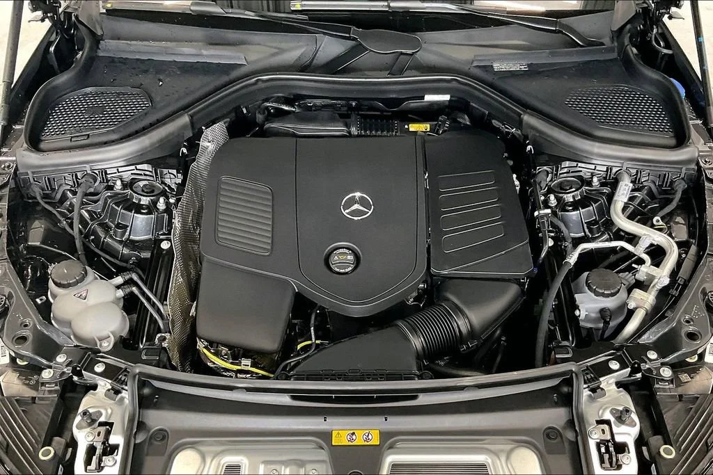 New 2026 Graphite Grey Metallic Mercedes-Benz GLC 300 image 28