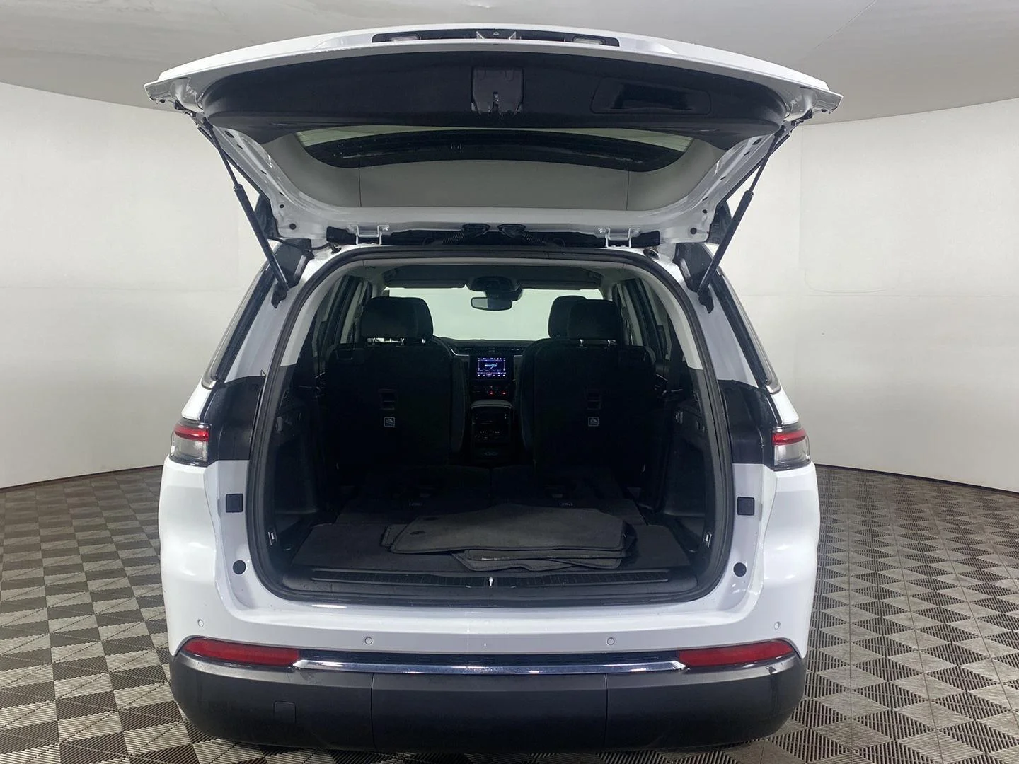 Used 2023 Bright White Clearcoat Jeep Laredo image 28
