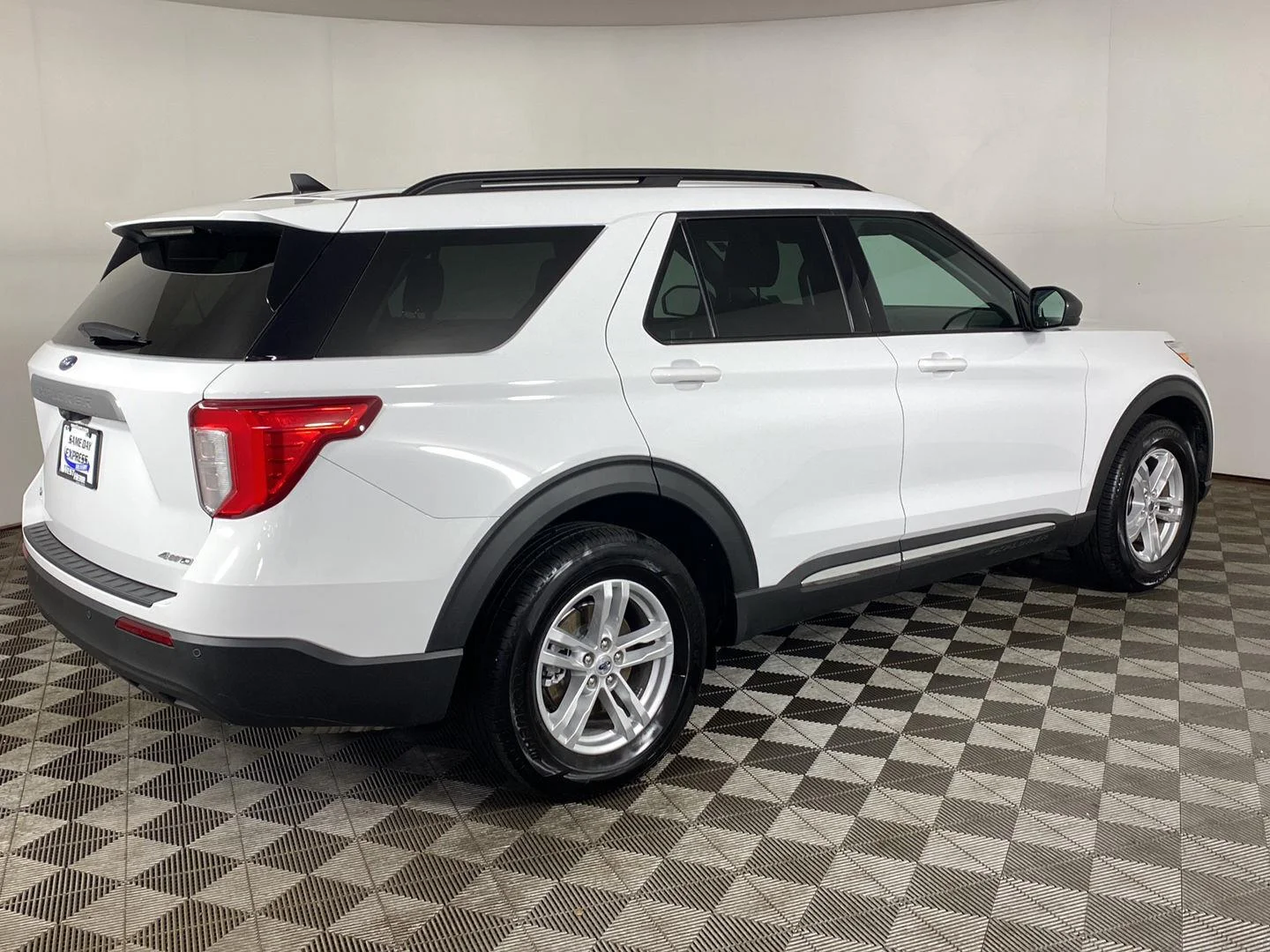 Used 2021 Oxford White Ford XLT image 17