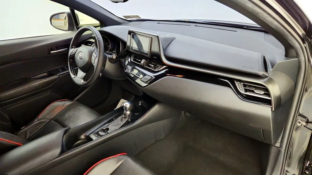 Used 2018 Black Sand Pearl Toyota XLE Premium FWD image 23