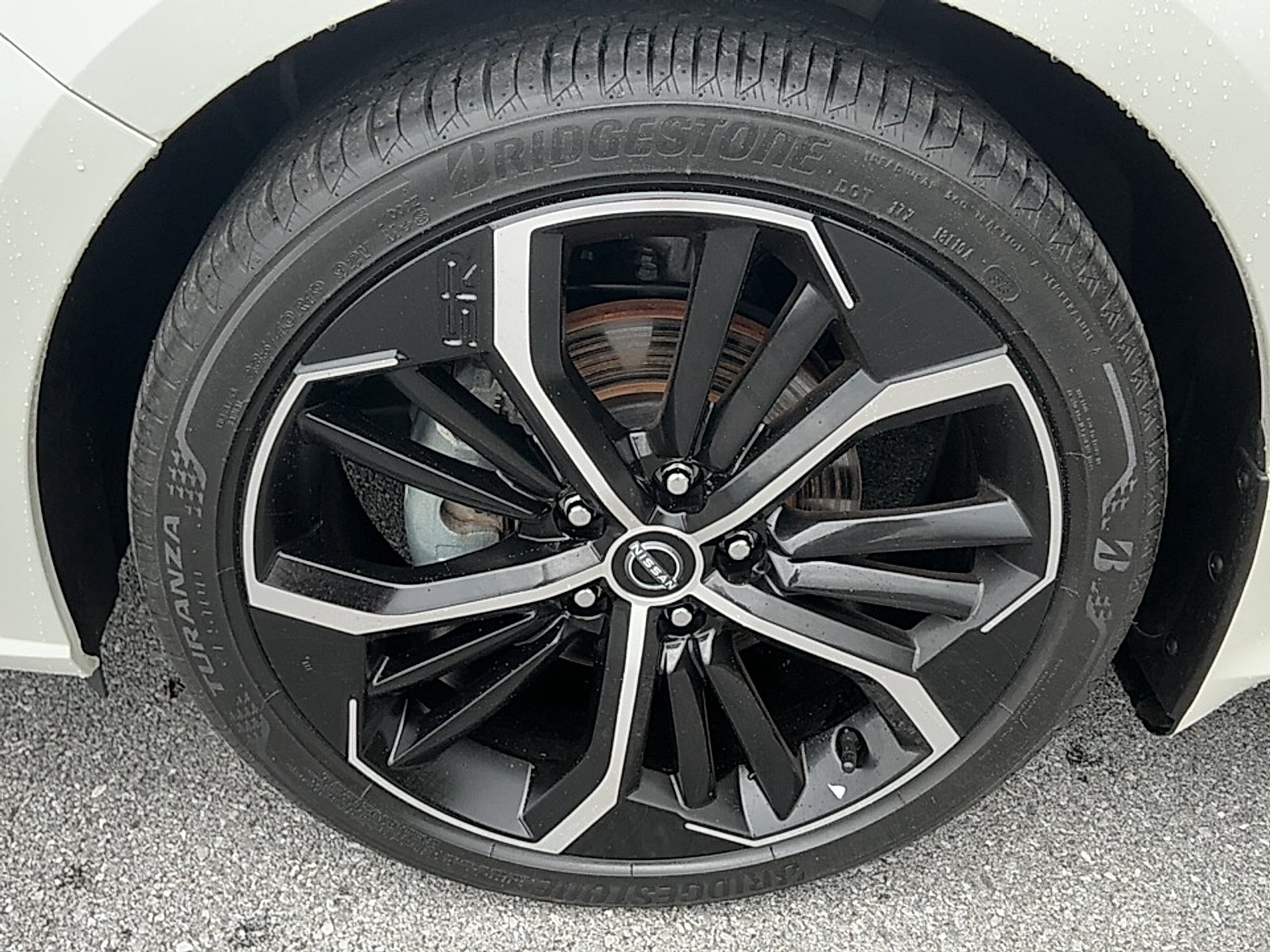 Used 2024 Pearl White Tricoat Nissan SR FWD image 5
